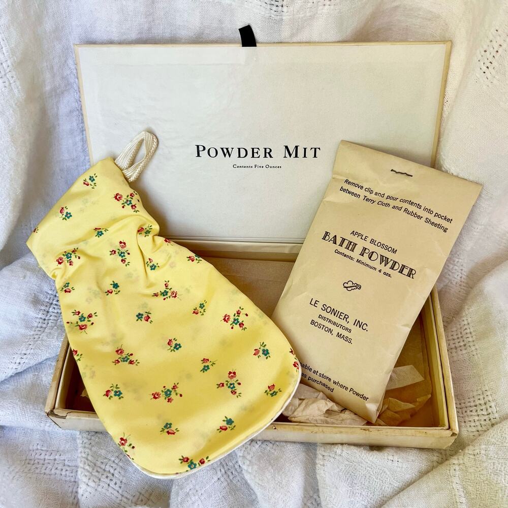 Vintage 40s Vanity Bath Powder Mitt‎ Set Le Sonier Boston Apple Blossom Unused